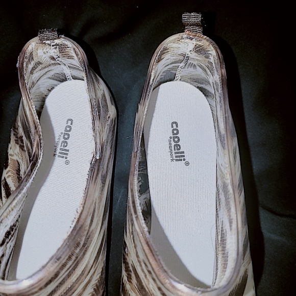 A CAPELLI RUBBER SHOES. Size 8 - Picture 3 of 8